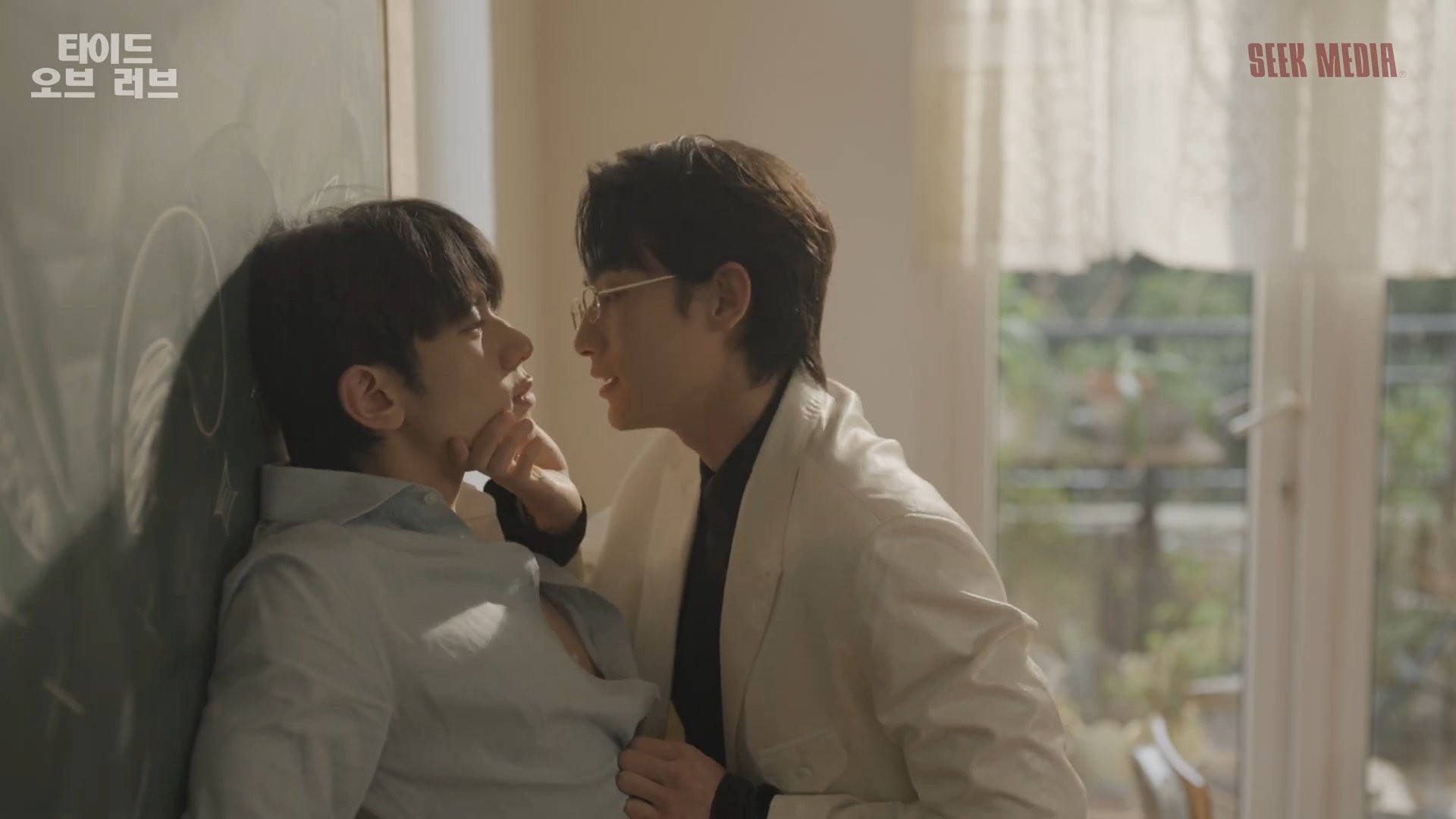 Tide of Love (Thủy Triều Tình Yêu) tập 1: Bản hợp đồng định mệnh và cuộc gặp gỡ bên bờ biển