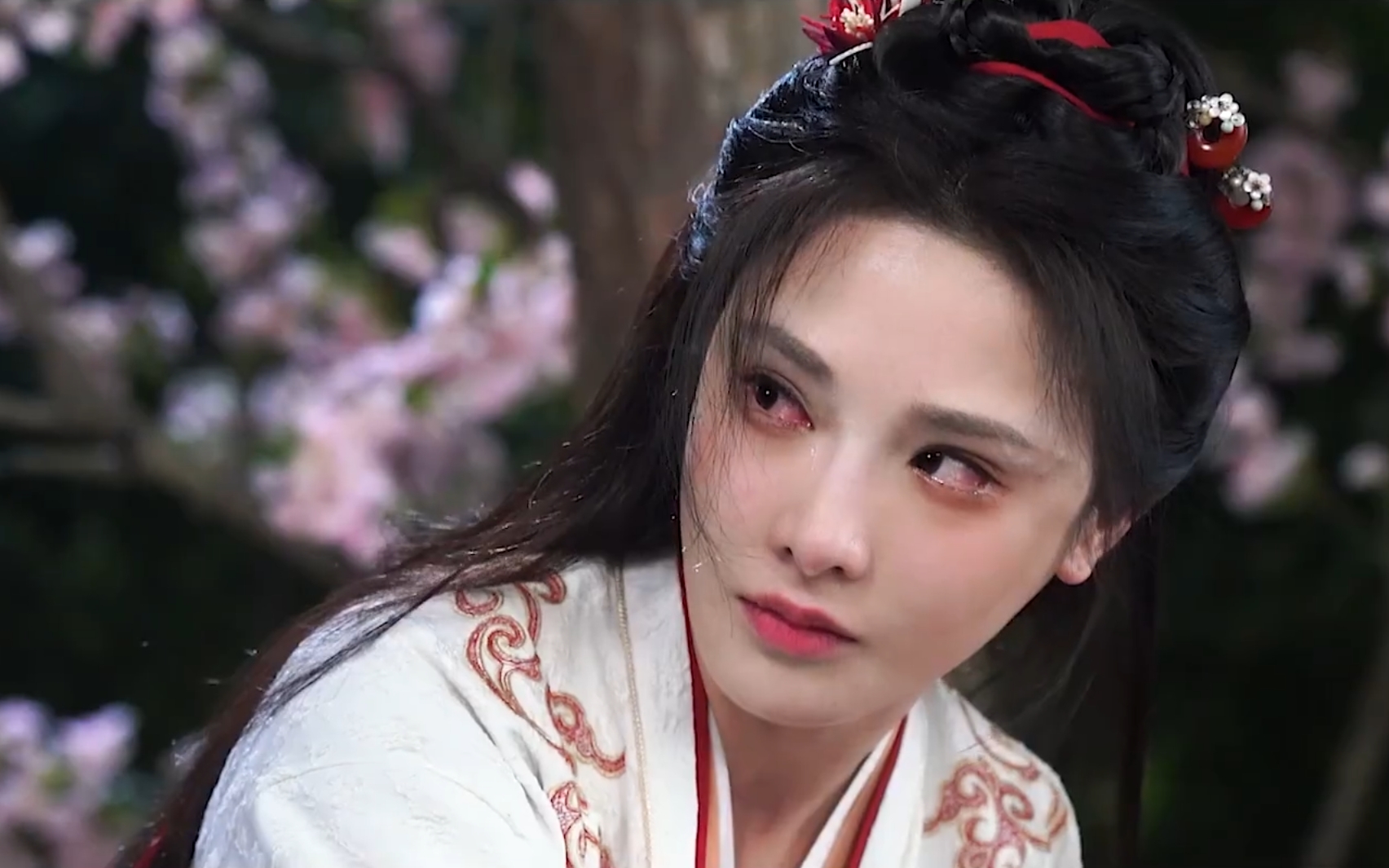 Phim Phượng Hoàng Đài Thượng tập 11: Lăng Thương Thương phản công