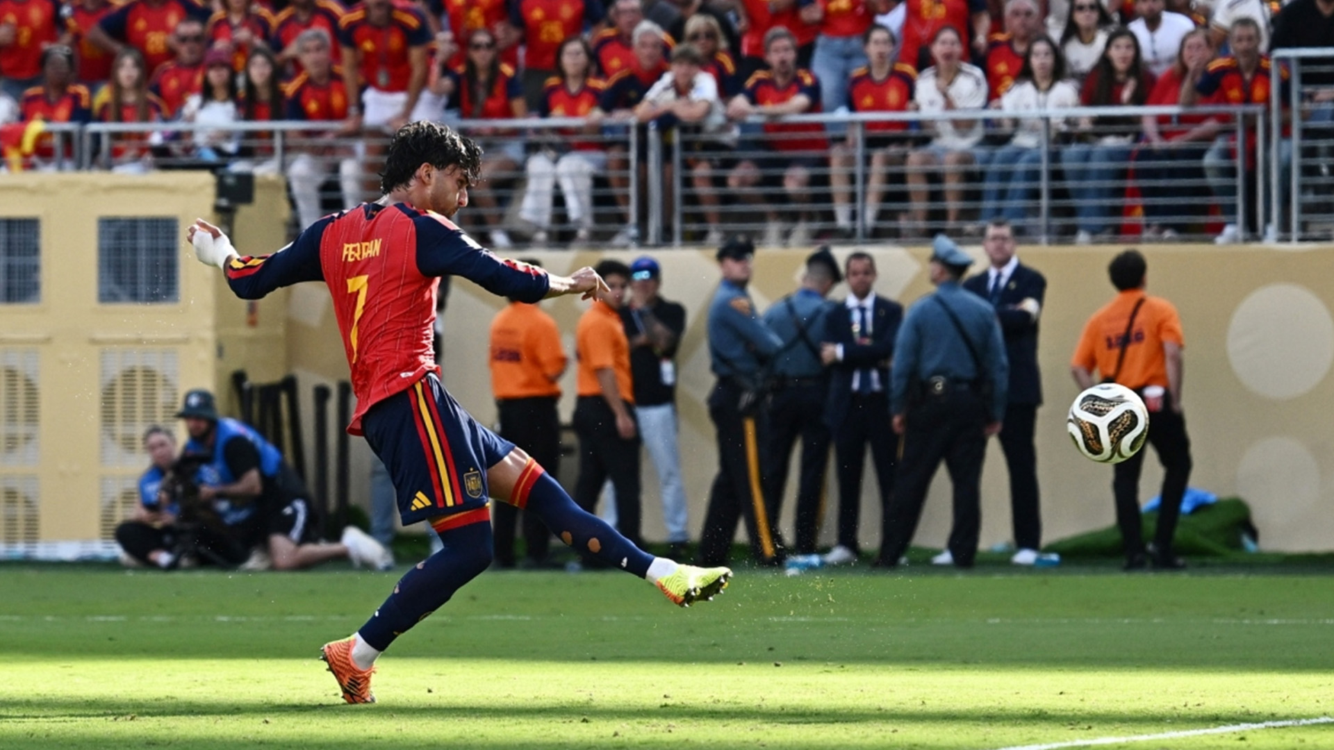 Ferran Torres ghi bàn hiệp phụ đưa Tây Ban Nha lên ngôi