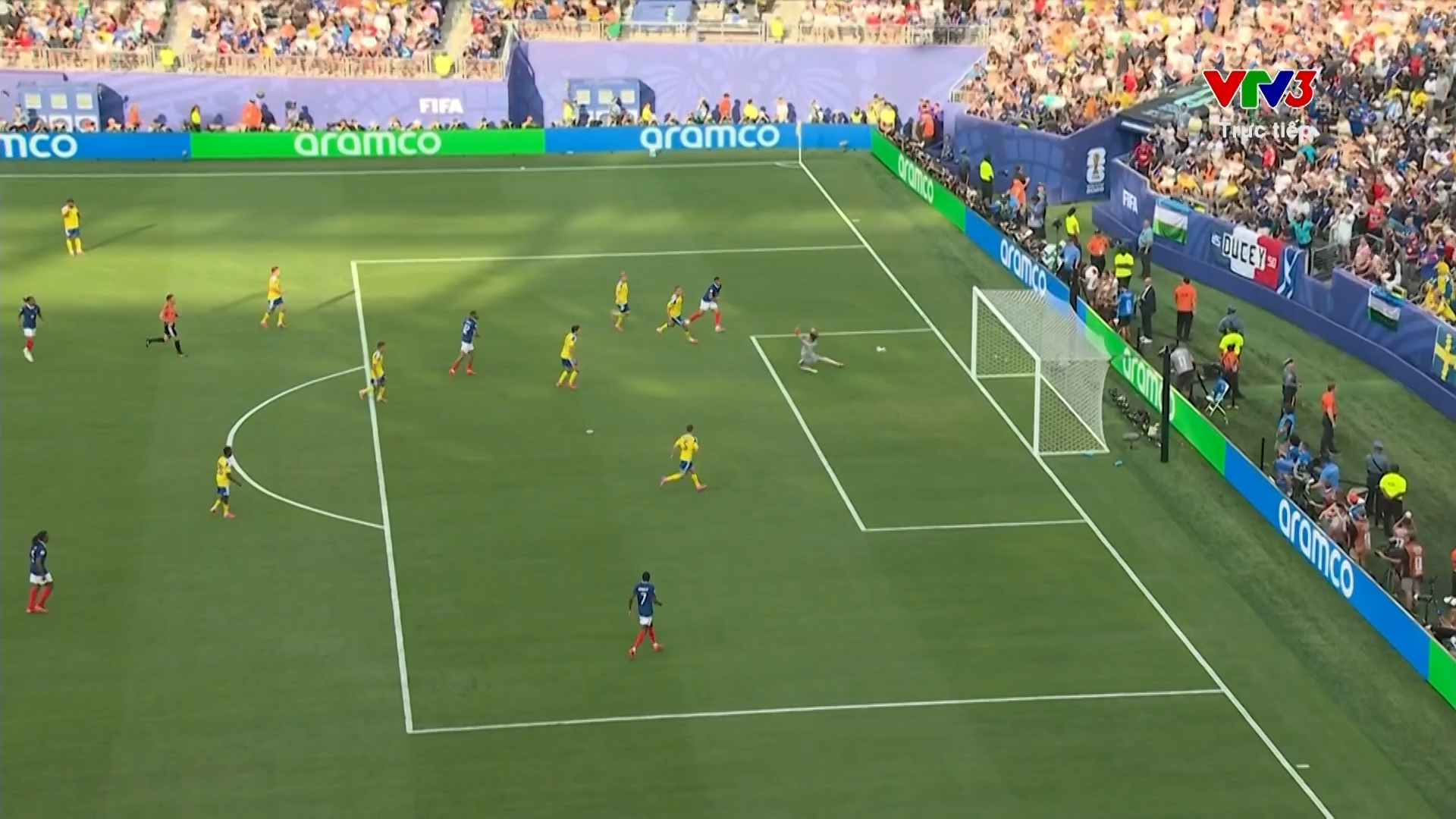 Cú đúp của Mbappe